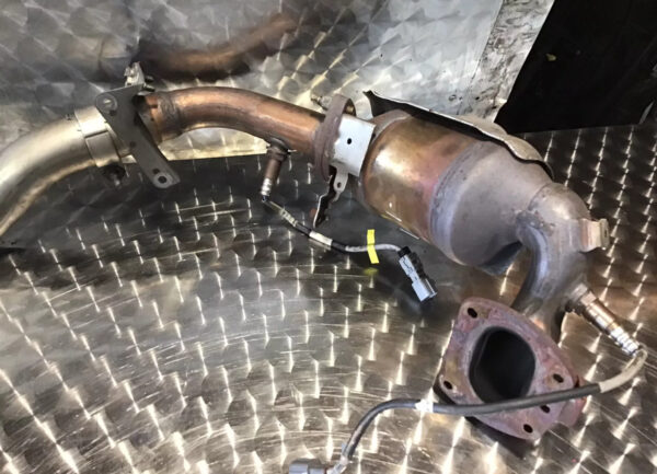 2016-2020 Lexus RX450H 3.5 Catalytic Converter Futaba L31220 - Image 3
