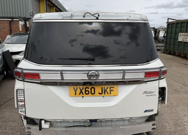 TAILGATE NISSAN ELGRAND E52 TAILGATE WHITE BREAKING 2010-2015
