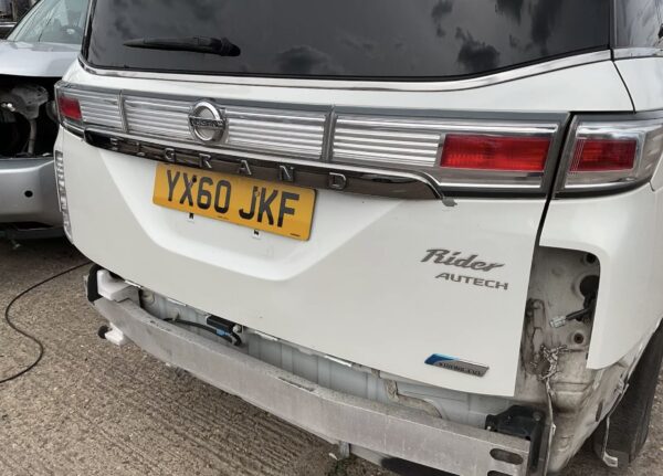 TAILGATE NISSAN ELGRAND E52 TAILGATE WHITE BREAKING 2010-2015 - Image 2
