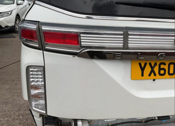 TAILGATE NISSAN ELGRAND E52 TAILGATE WHITE BREAKING 2010-2015 - Image 5