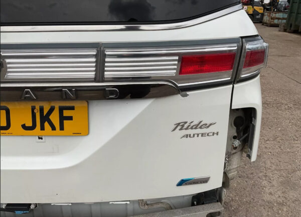 TAILGATE NISSAN ELGRAND E52 TAILGATE WHITE BREAKING 2010-2015 - Image 7