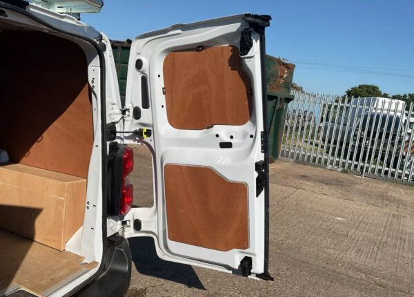 PEUGEOT EXPERT / DISPATCH / VIVARO DRIVER SIDE REAR DOOR IN WHITE 2016 - 2023 - Image 4