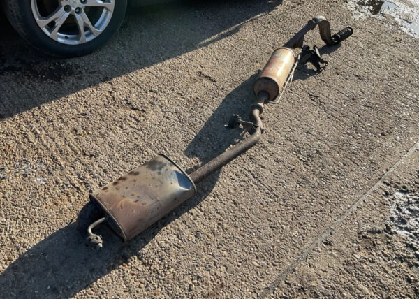 Vauxhall Vivaro/Citroen Dispatch Expert Exhaust System Pipe 1.6 Diesel 2017 - Image 2