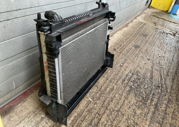 Range Rover Velar L560 2017-2022 3.0 Petrol Front Radiator Pack HK83-8005-AB - Image 5