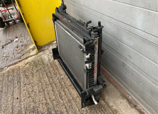 Range Rover Velar L560 2017-2022 3.0 Petrol Front Radiator Pack HK83-8005-AB - Image 6