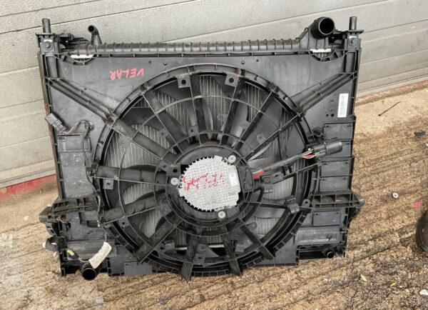 Range Rover Velar L560 2017-2022 3.0 Petrol Front Radiator Pack HK83-8005-AB - Image 8