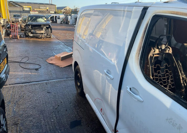 Peugeot Expert Dispatch Vivaro Sliding Door Driver Side DAMAGED MK3 2016-23 SWB - Image 2