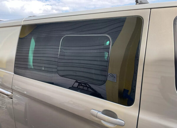 FORD TRANSIT CUSTOM DRIVER SIDE SLIDING DOOR WITH GLASS SILVER 2012-2018 - Image 3