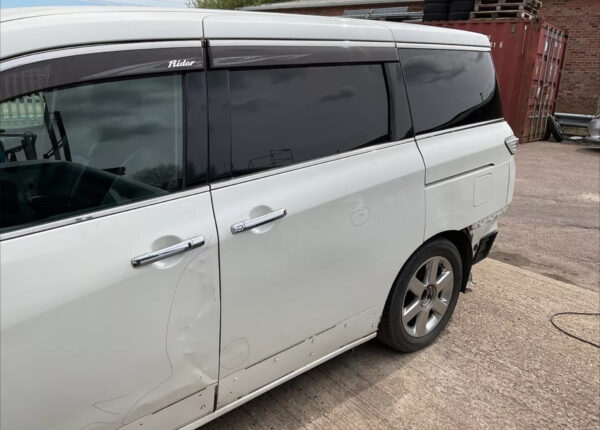 Nissan Elgrand E52 Passenger Side Sliding Door White Breaking 2010-2015