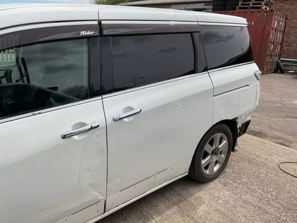 Nissan Elgrand E52 Passenger Side Sliding Door White Breaking 2010-2015