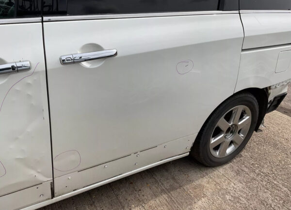 Nissan Elgrand E52 Passenger Side Sliding Door White Breaking 2010-2015 - Image 2