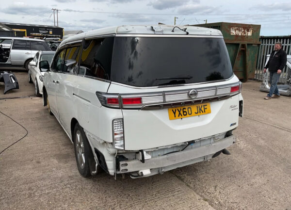 Nissan Elgrand E52 Passenger Side Sliding Door White Breaking 2010-2015 - Image 6