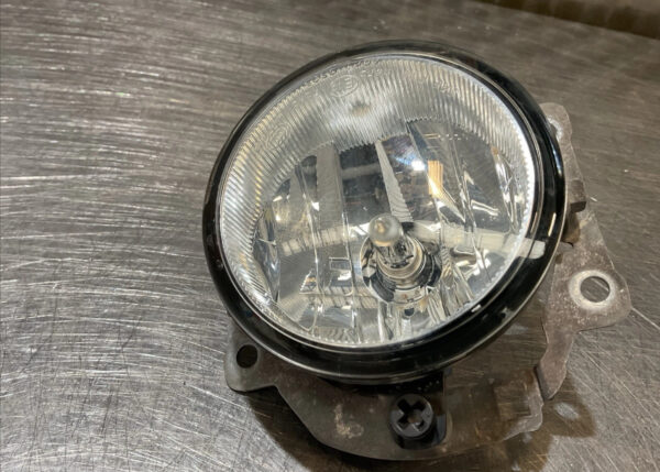 2016 MITSUBISHI OUTLANDER MK3 FRONT BUMPER FOG LIGHT - Image 3