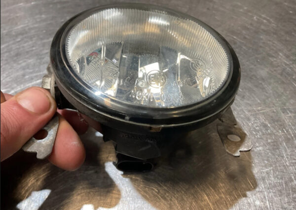 2016 MITSUBISHI OUTLANDER MK3 FRONT BUMPER FOG LIGHT - Image 6
