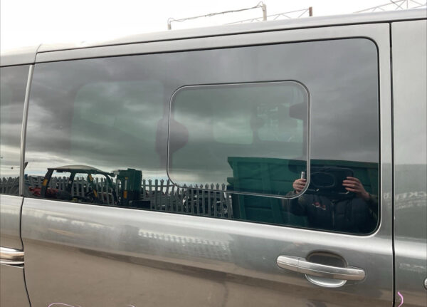 2016 FORD TRANSIT CUSTOM MK8 TOURNEO SLIDING DOOR DRIVER SIDE RIGHT GREY - Image 2