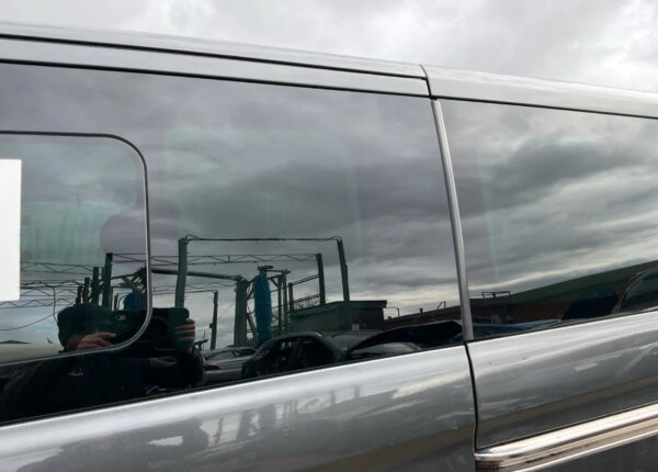 2016 FORD TRANSIT CUSTOM MK8 TOURNEO SLIDING DOOR WITH GLASS PASSENGER SIDE GREY - Image 4