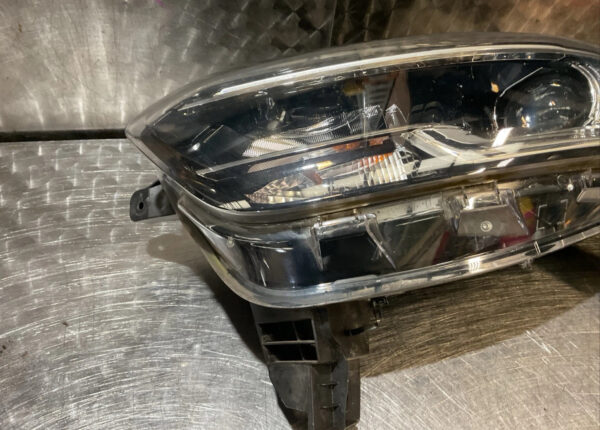 2016 RENAULT KADJAR FRONT PASSENGER SIDE HEADLIGHT LAMP 260609984R - Image 2