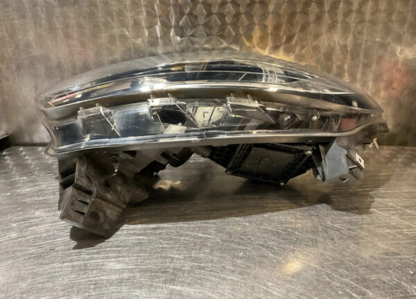 2016 RENAULT KADJAR FRONT PASSENGER SIDE HEADLIGHT LAMP 260609984R - Image 5