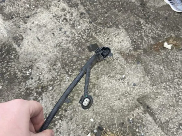 2022 MG ZS DRIVER SIDE REAR WIRING WITH 2 PLUGS