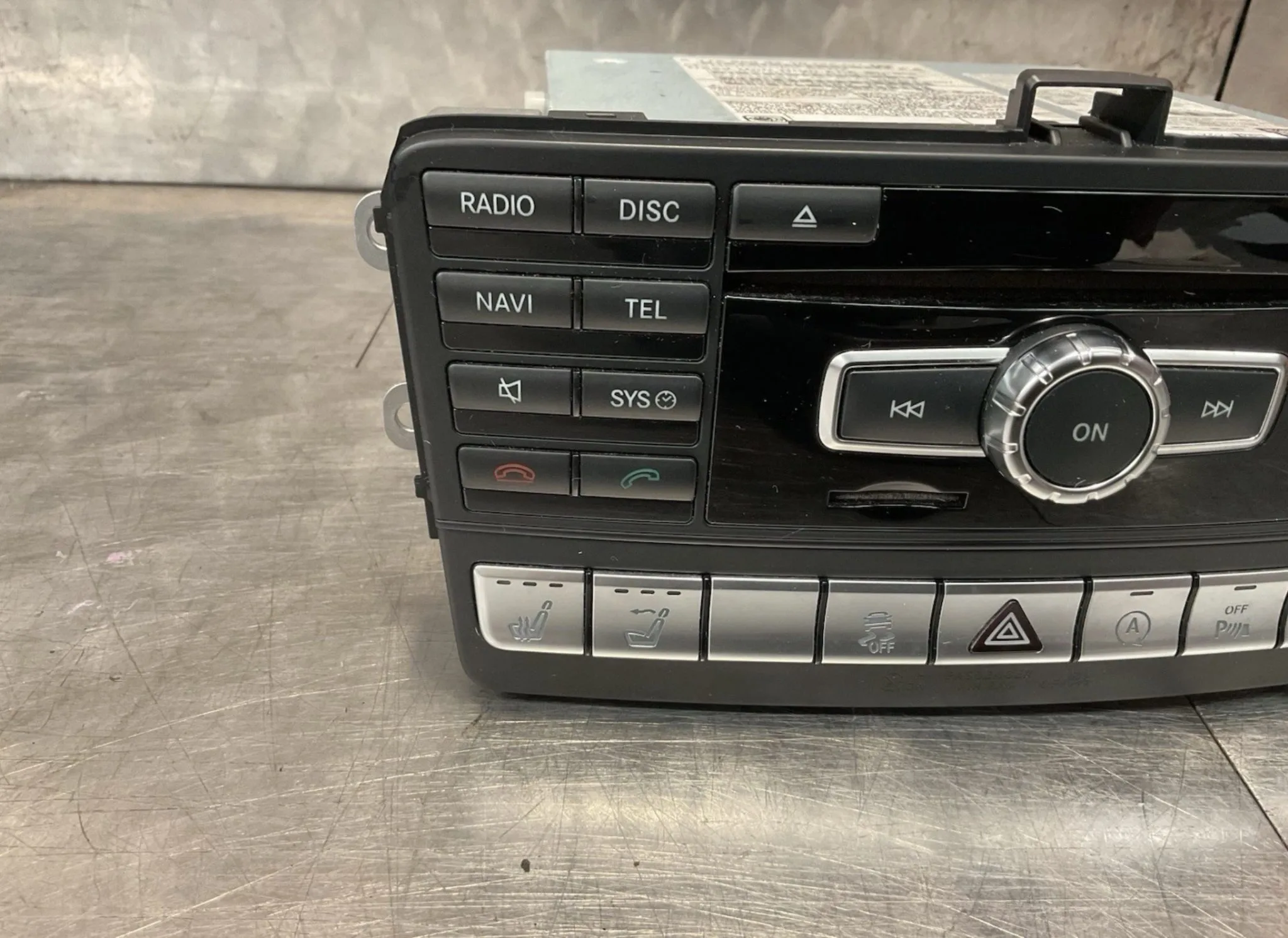 2014 MERCEDES BENZ SLK R172 RADIO SAT NAV HEAD UNIT A1729009210 - Image 2