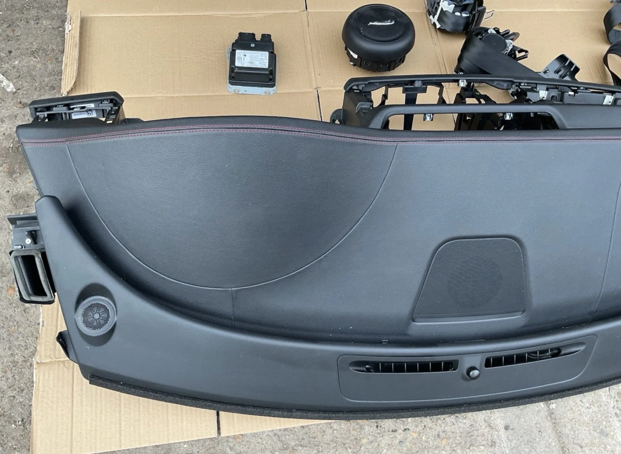 JAGUAR XF MK2 X260 AIRBAG KIT WITH SEAT BELTS (RED STITCHING DASHBAORD) - Image 4