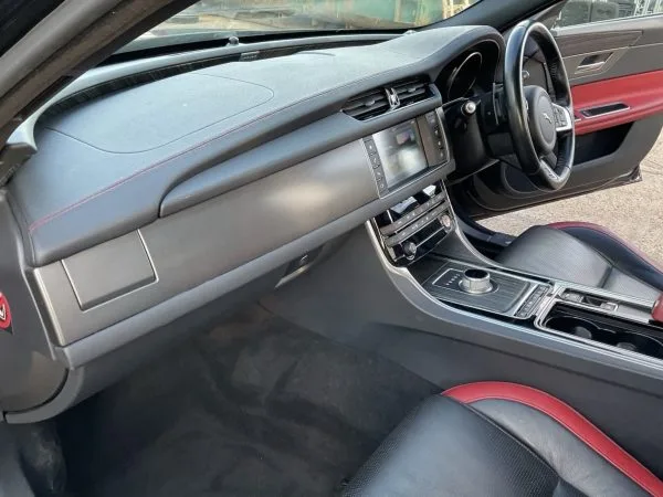 JAGUAR XF MK2 X260 AIRBAG KIT WITH SEAT BELTS (RED STITCHING DASHBAORD)