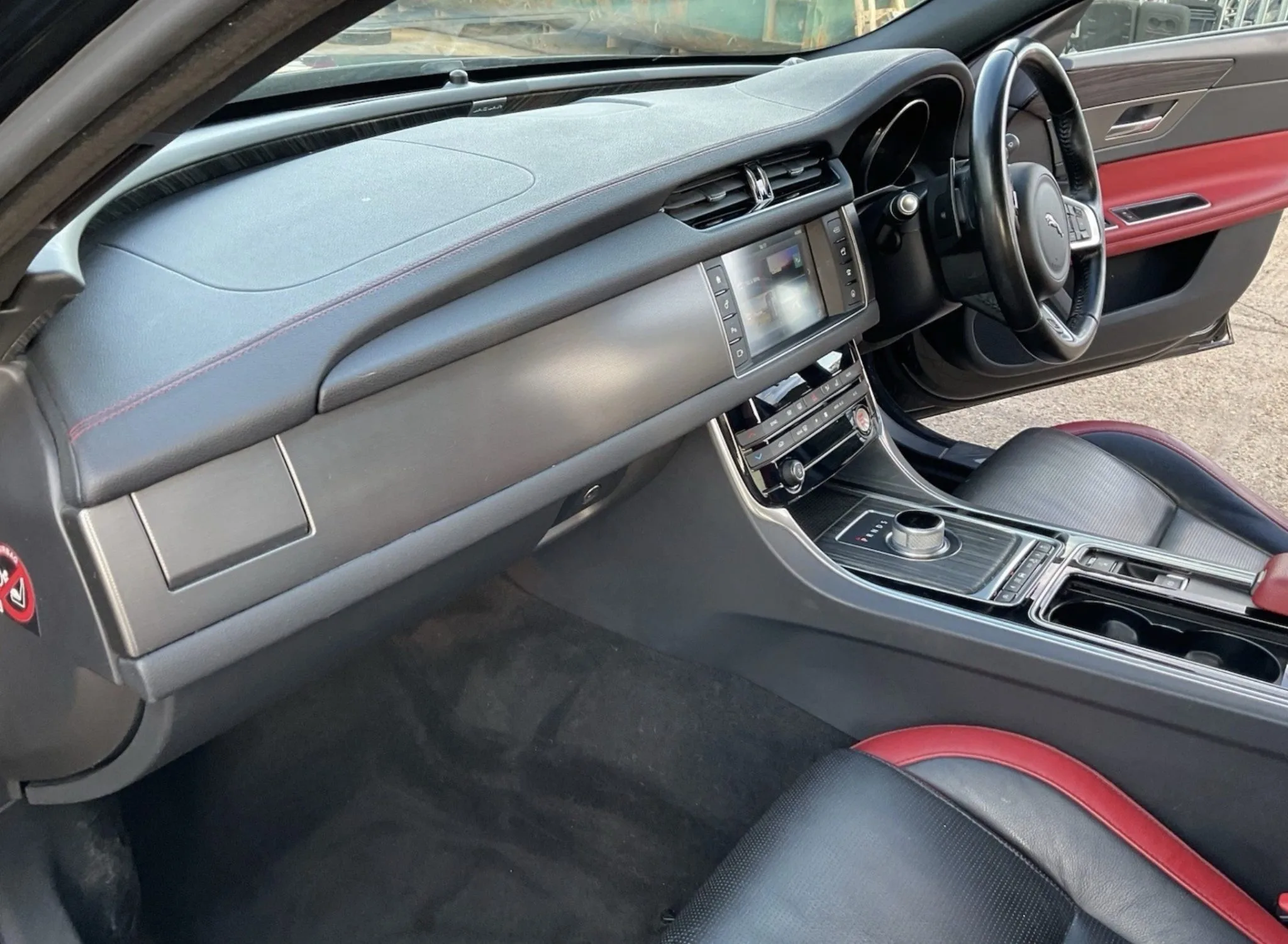 JAGUAR XF MK2 X260 AIRBAG KIT WITH SEAT BELTS (RED STITCHING DASHBAORD)