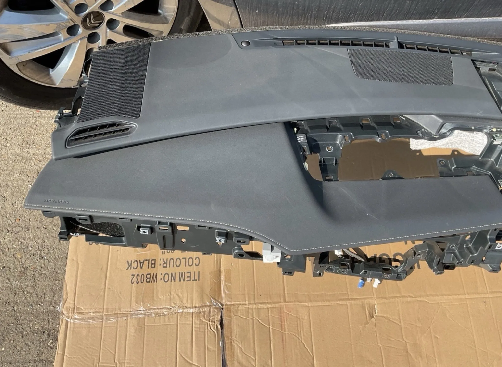 2020 LEXUS UX 250H UX300 DASHBOARD WITH PASSENGER AIRBAG - Image 2
