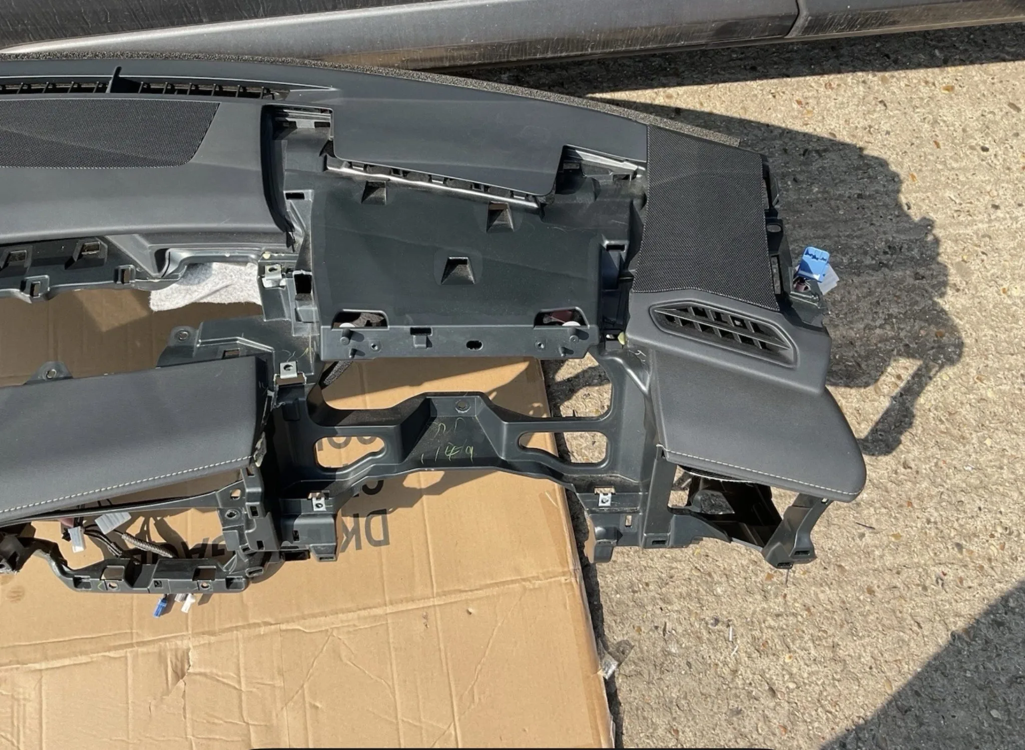 2020 LEXUS UX 250H UX300 DASHBOARD WITH PASSENGER AIRBAG - Image 3