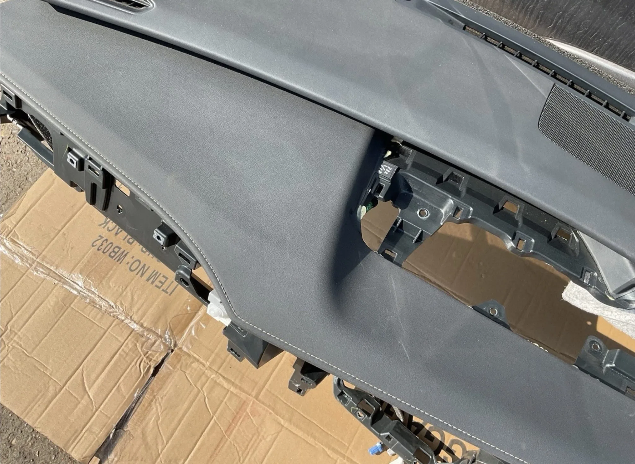 2020 LEXUS UX 250H UX300 DASHBOARD WITH PASSENGER AIRBAG - Image 4
