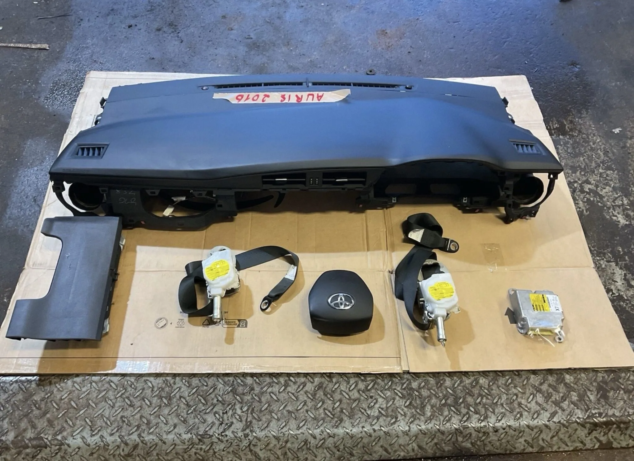 Toyota Auris MK2 Airbag Kit Dashboard Seatbelt Steering Module Complete