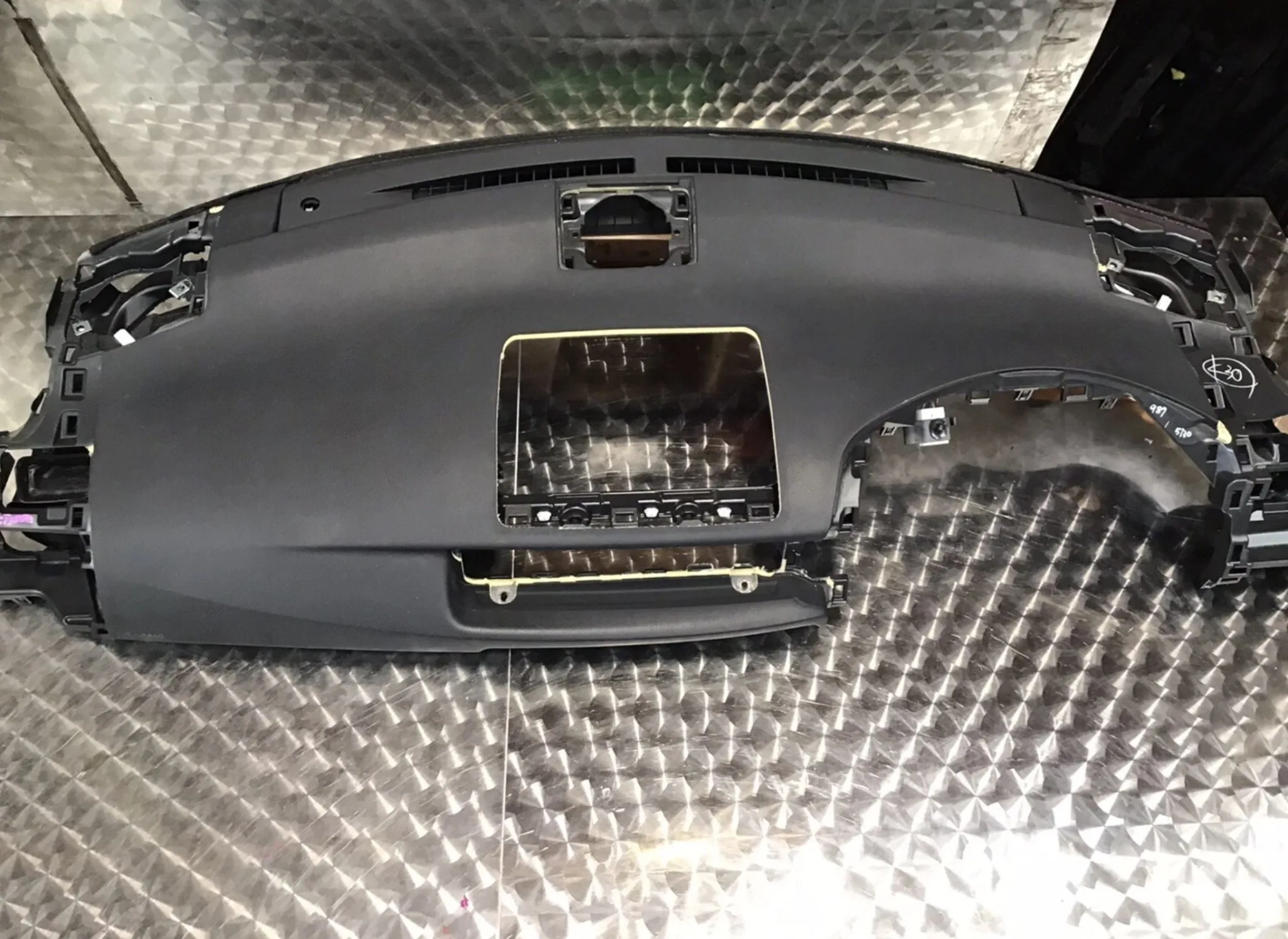 2017 LEXUS CT200h DASHBOARD WITH PASSENGER AIRBAG - Image 2