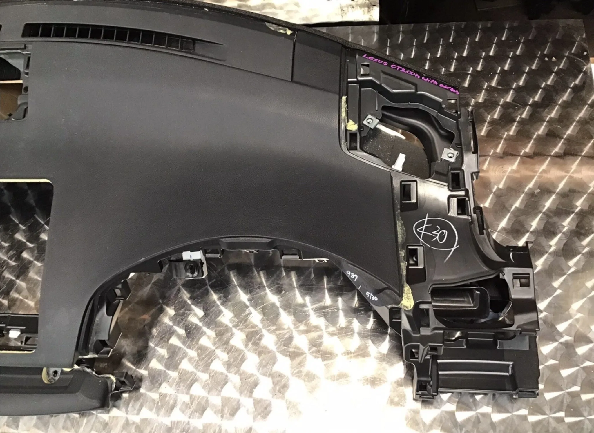 2017 LEXUS CT200h DASHBOARD WITH PASSENGER AIRBAG - Image 5
