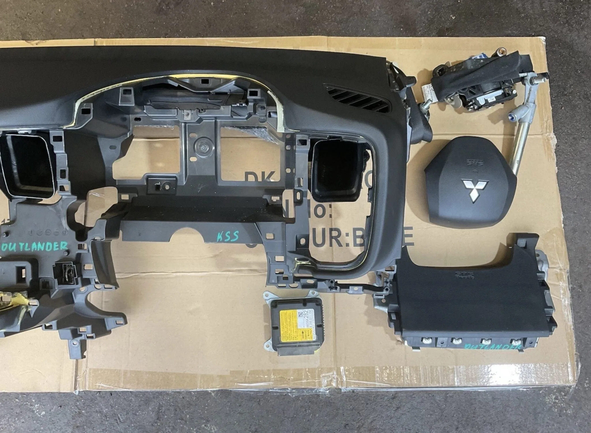 2015 MITSUBISHI OUTLANDER MK3 PHEV AIR BAG KIT DASHBOARD BELTS ECU KNEE DRIVER - Image 5