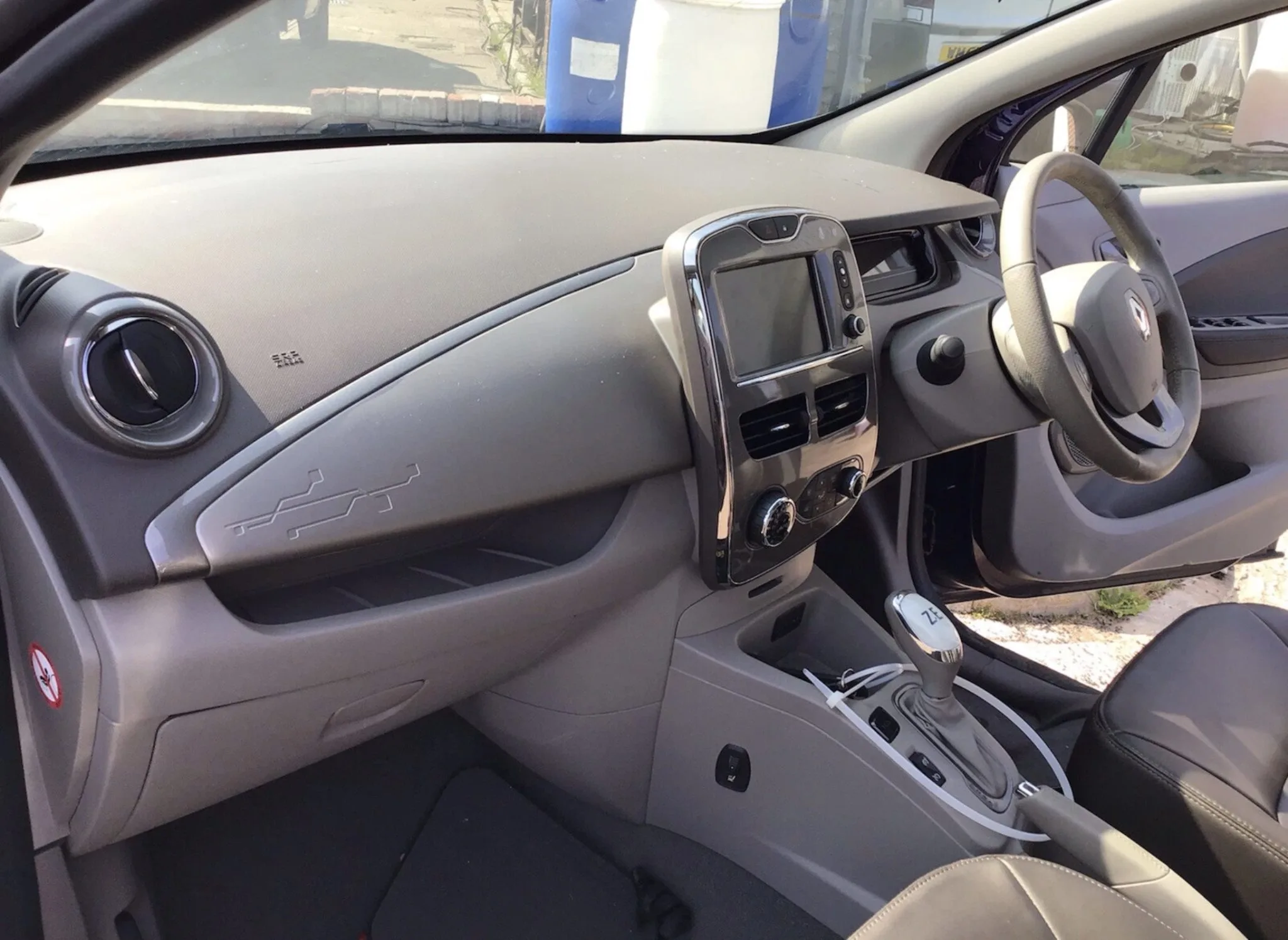 2012-2019 RENAULT ZOE DASHBOARD WITH AIR BAG ONLY - Image 2