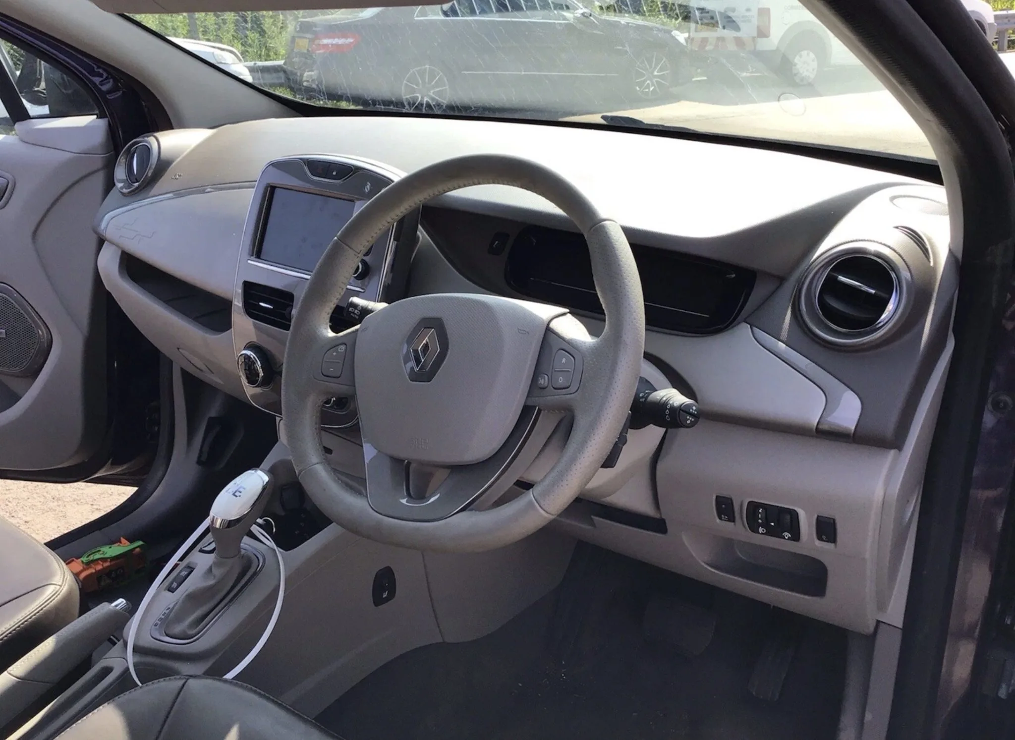 2012-2019 RENAULT ZOE DASHBOARD WITH AIR BAG ONLY - Image 3